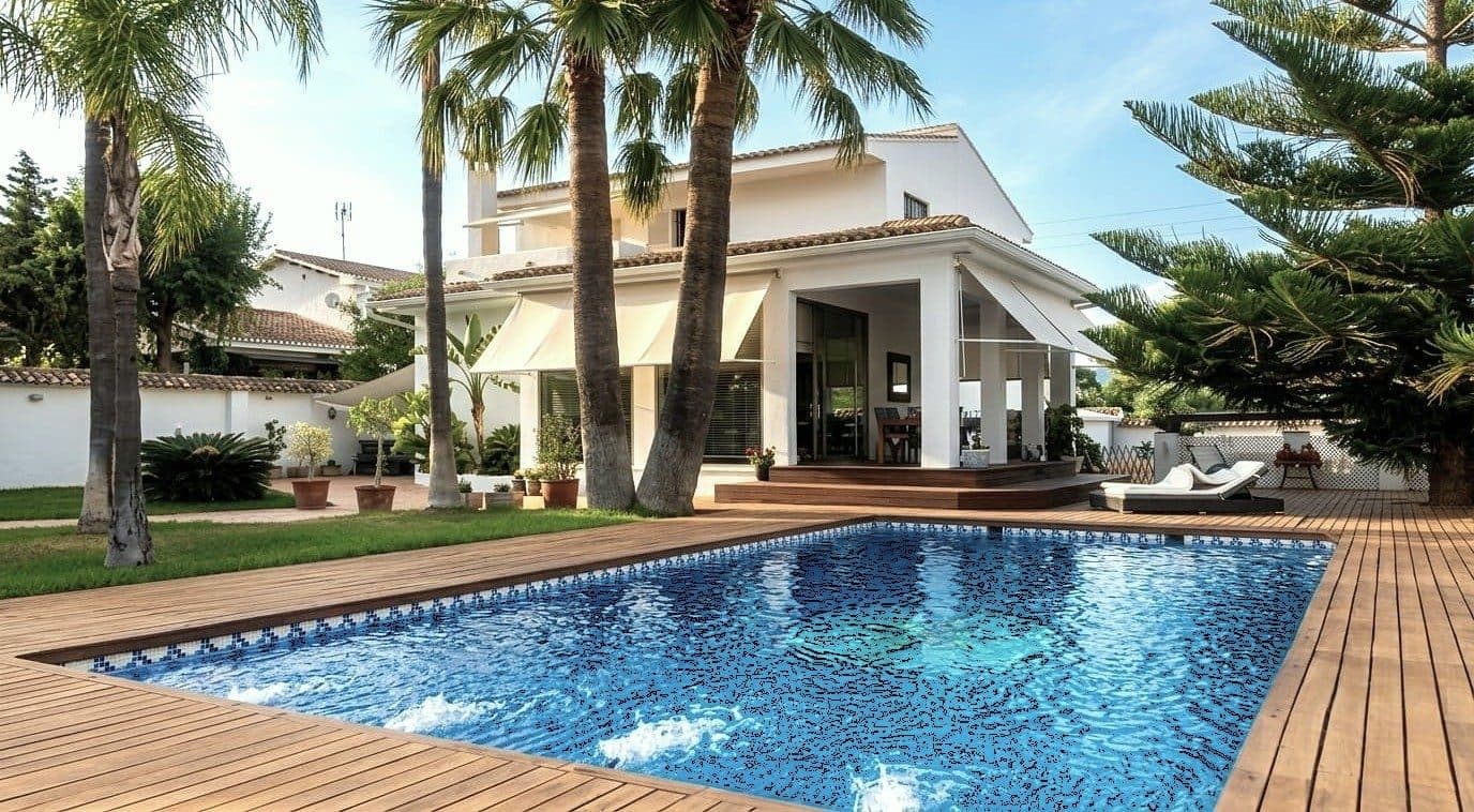 Chalet de 531 m² con Piscina y Parcela de 1.095 m² en Náquera