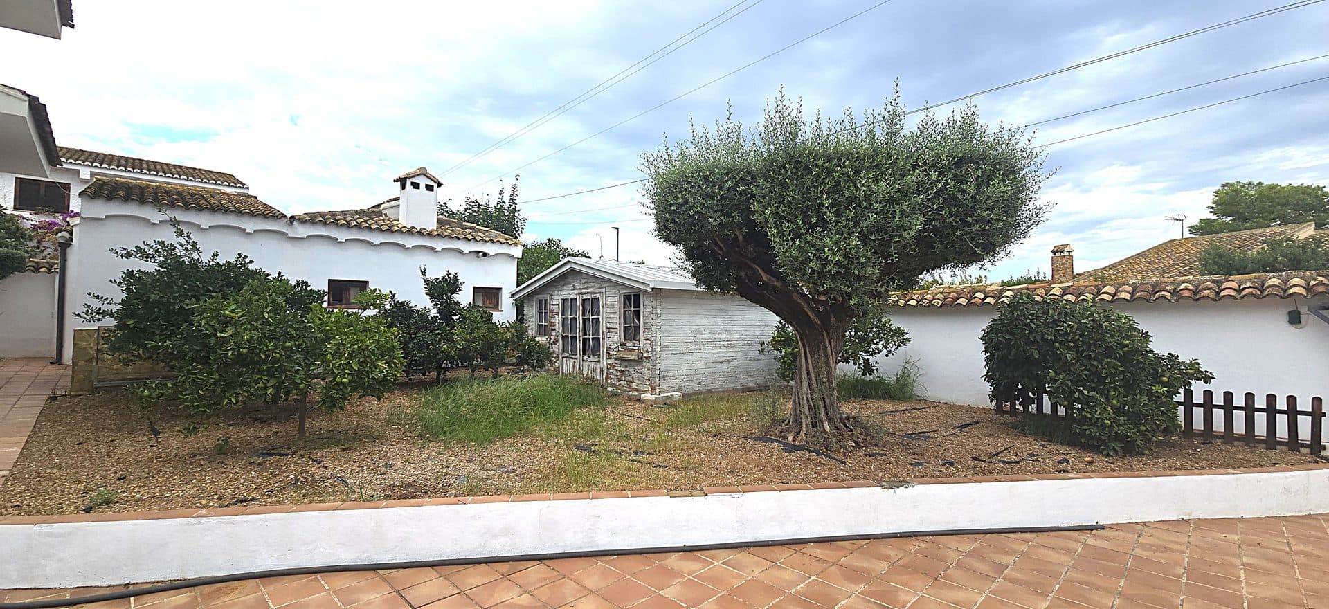 Chalet de 531 m² con Piscina y Parcela de 1.095 m² en Náquera 2
