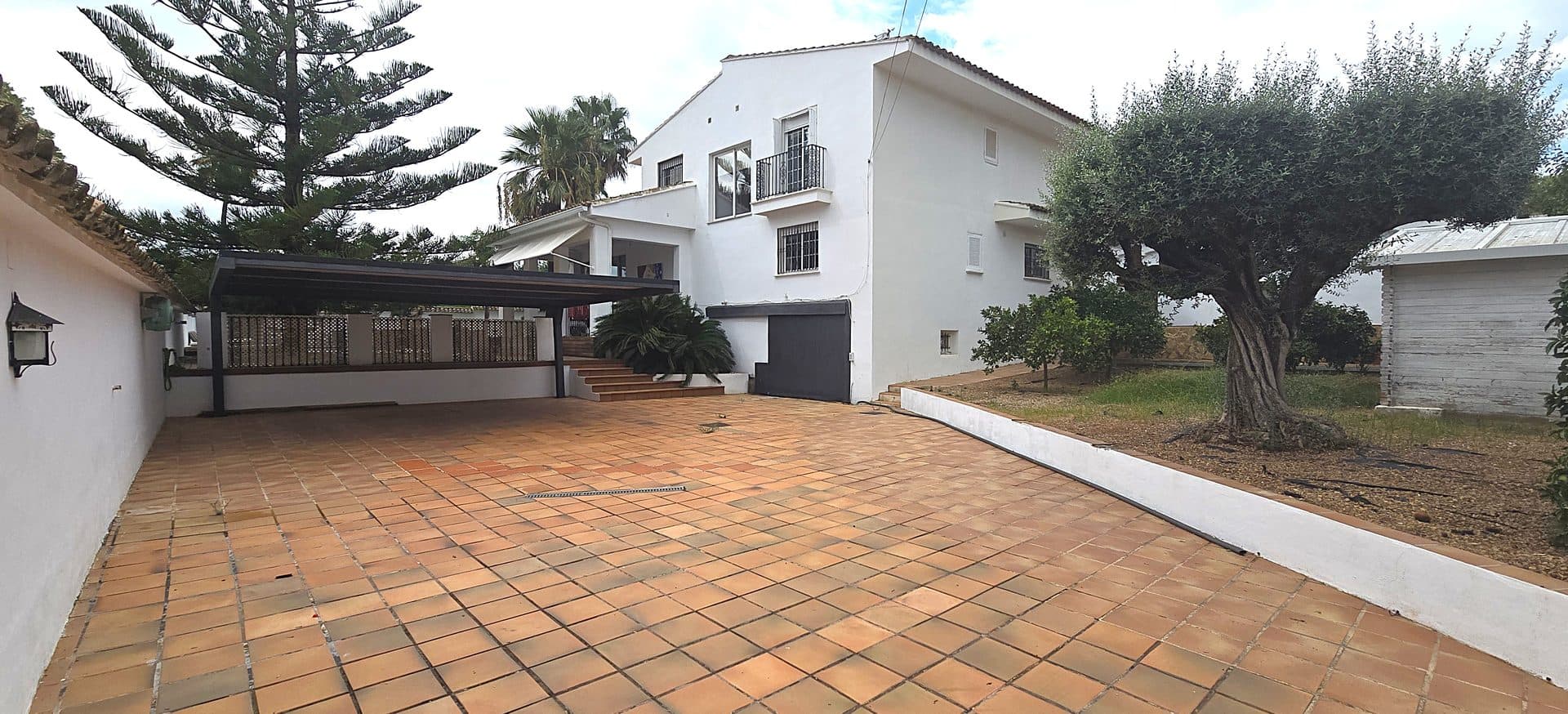 Chalet de 531 m² con Piscina y Parcela de 1.095 m² en Náquera 4