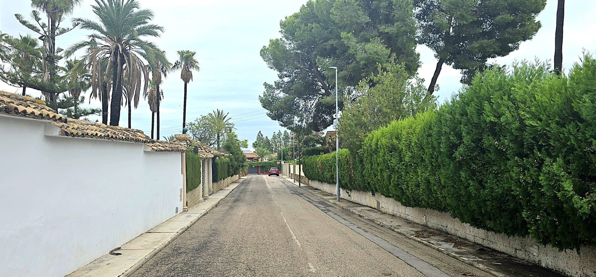 Chalet de 531 m² con Piscina y Parcela de 1.095 m² en Náquera 24